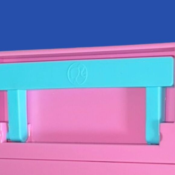 2019 Barbie Dream Closet Playset with Mirror and Desk Multicolor - Picture 4 of 7